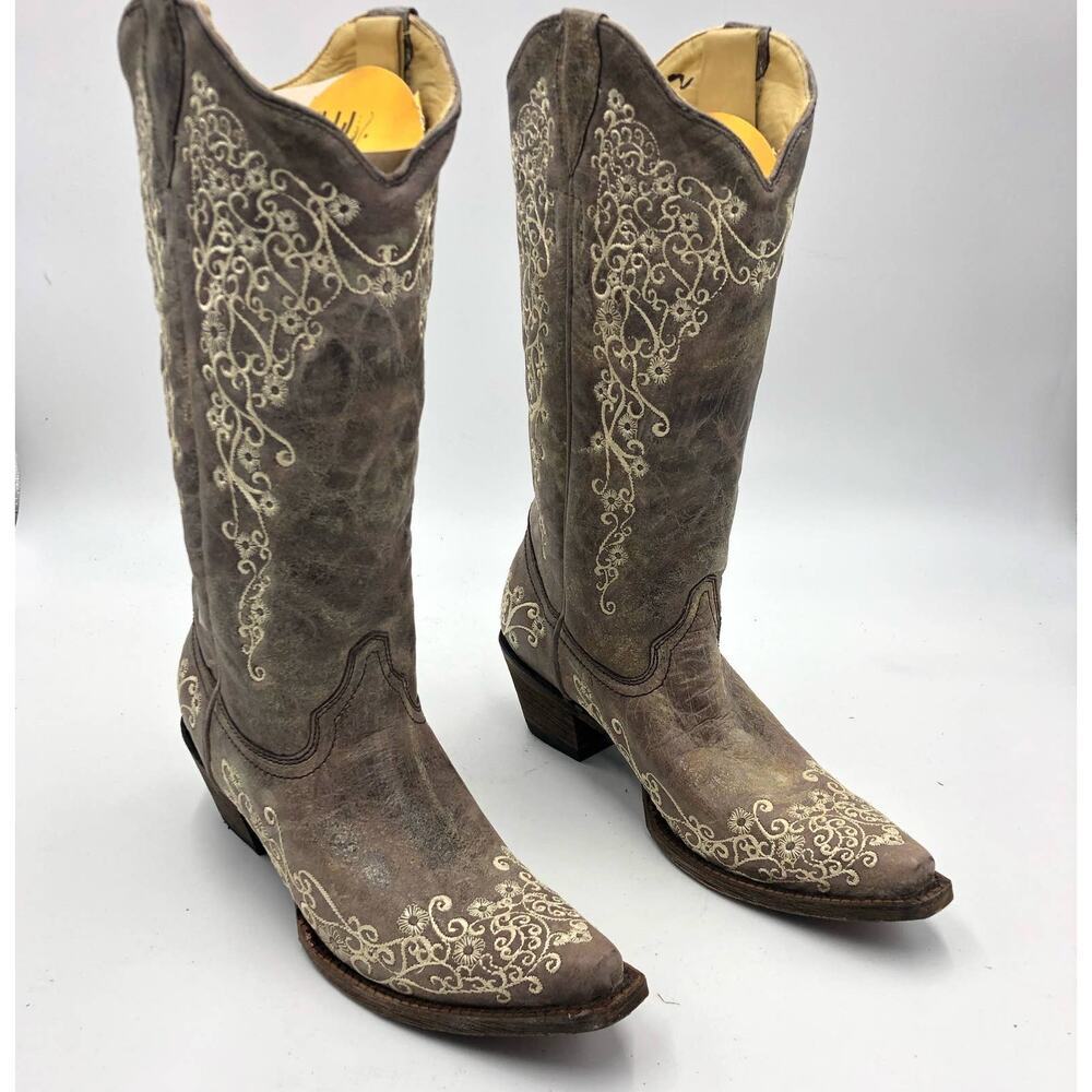 Corral Women Crater Bone Embroidery Snip Toe Boots Size 9 M FLAW